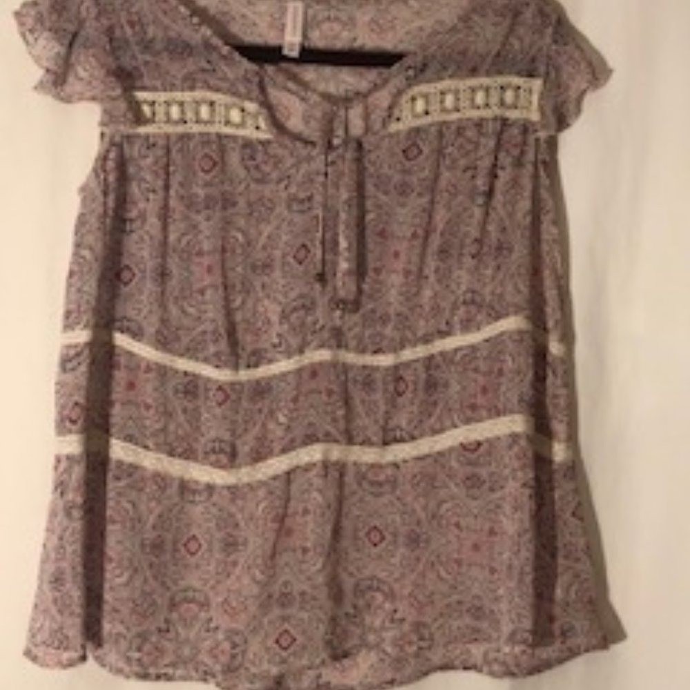Xhilaration Tie Top With Cream Cutouts‎ Size S/P